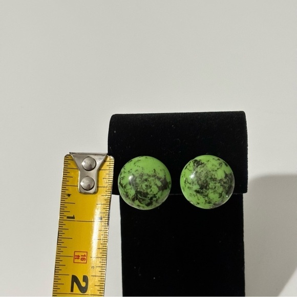 Vintage glass green and black marble clip on earrings - Picture 3 of 7